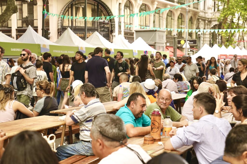 Más de 70.000 personas recorrieron la Feria de las Regiones sobre Avenida de Mayo