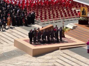Representantes porteños participaron de la despedida al papa Francisco en el Vaticano