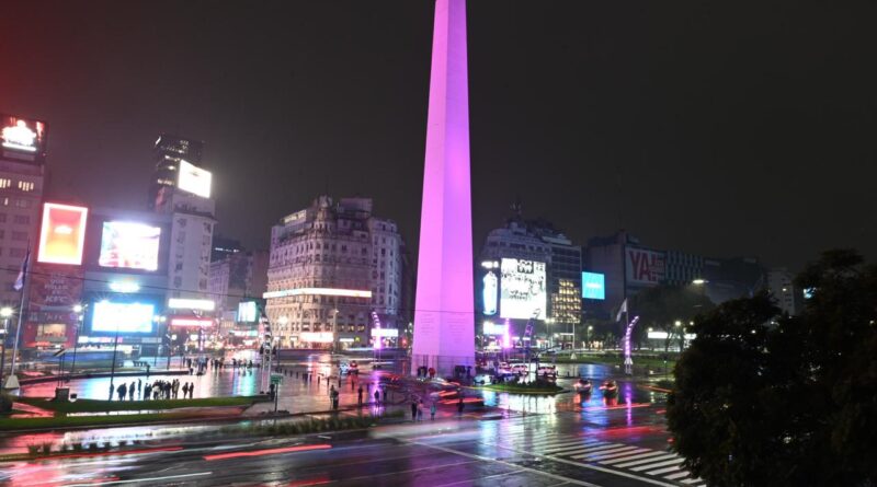 El Obelisco se viste de violeta por un logro gamer que pone a la Ciudad en el mapa mundial