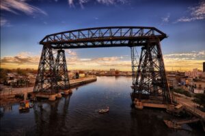 Puente Transbordador Nicolás Avellaneda: el gigante de hierro que une La Boca con el Riachuelo