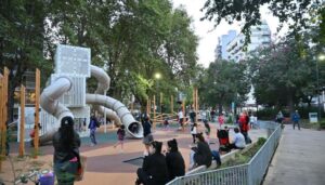 Más de 120 obras renovarán plazas y parques porteños durante este año