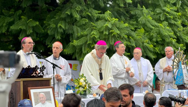 Plaza Constitución reunió una misa por la salud del Papa Francisco