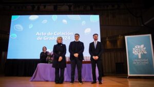 La Universidad de la Ciudad celebró la graduación de 124 nuevos profesionales