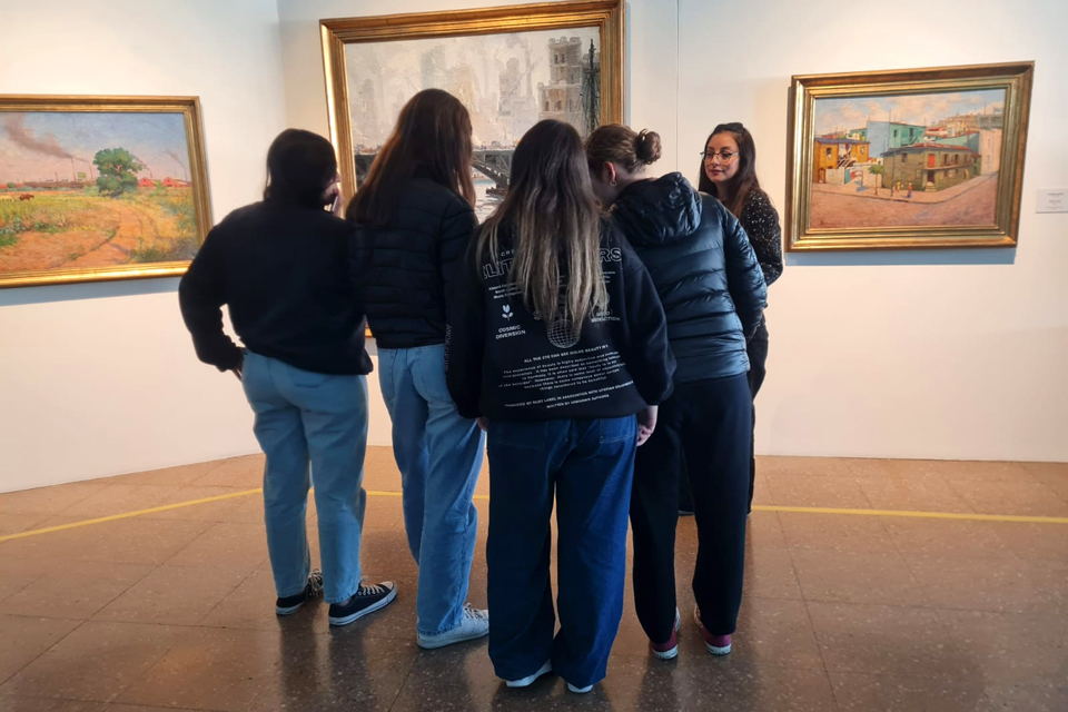 Estudiantes del Colegio Esteban Echeverría realizaron prácticas en el Museo Quinquela Martín
