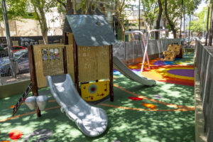 La plazoleta William C. Morris estrenó juegos y un nuevo piso de seguridad