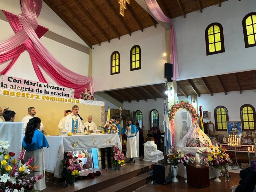 La Virgen de Copacabana reunió a miles de fieles en el barrio Charrúa