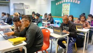 Escuelas secundarias para adultos del sur sumaron más de 750 netbooks