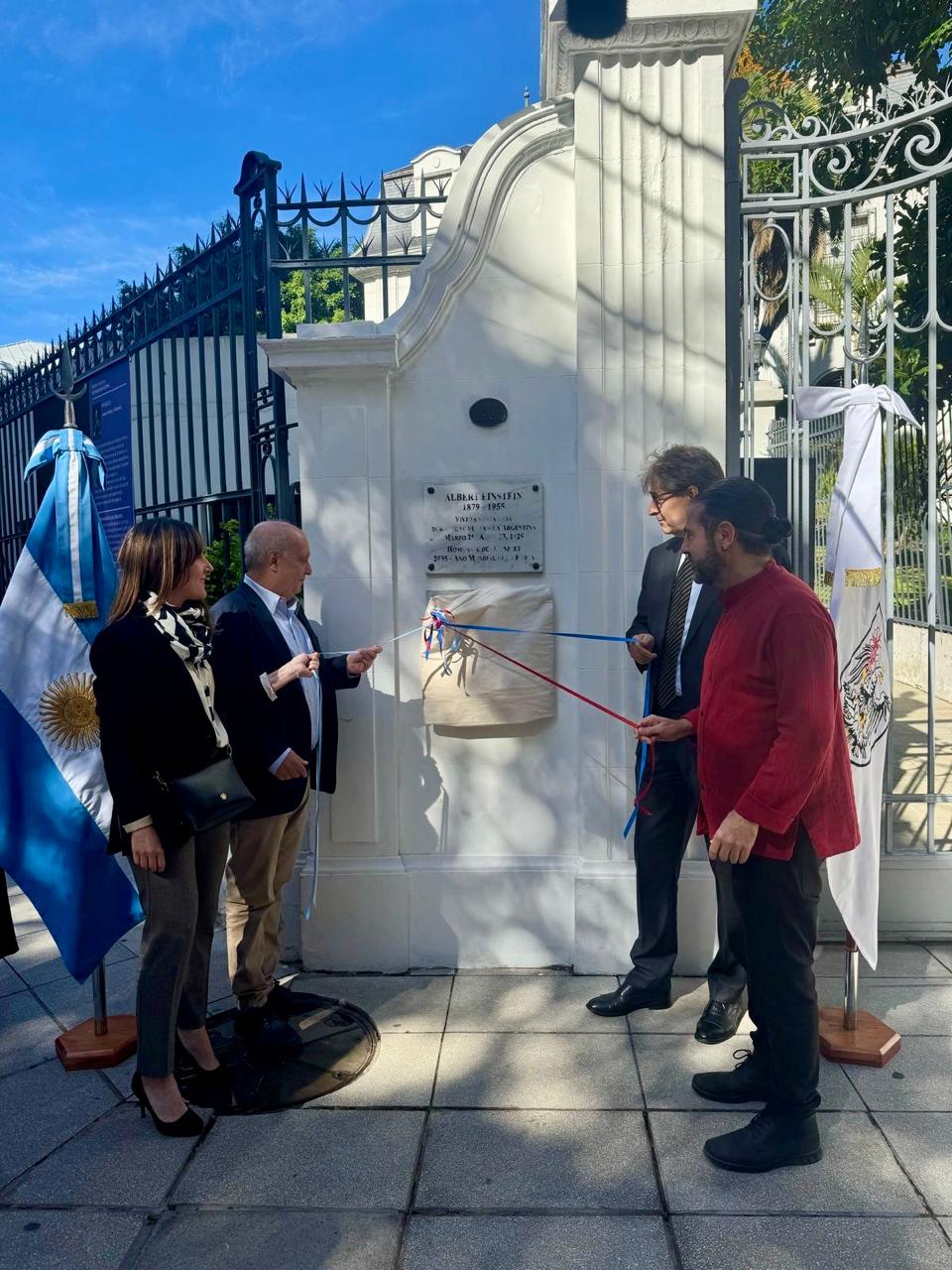 Belgrano recordó la visita de Albert Einstein a Buenos Aires cien años después