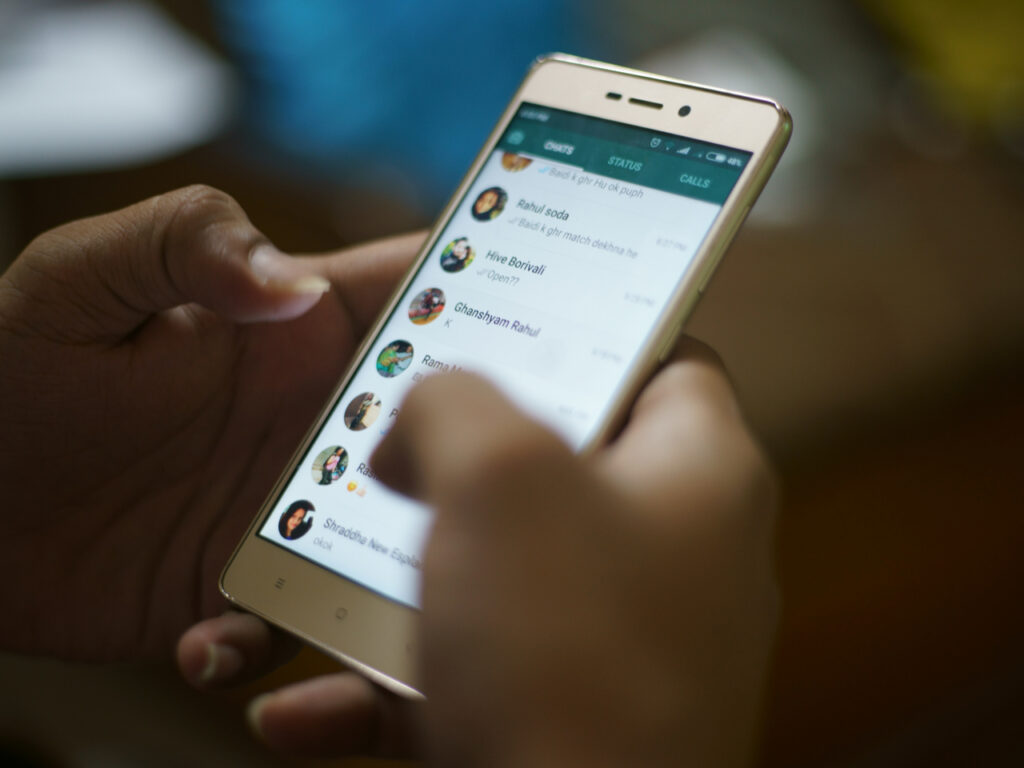 Advierten por grupos de WhatsApp que promueven conductas dañinas entre adolescentes