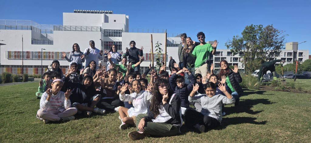 Más de 80 alumnos transformaron una jornada escolar en una experiencia con especies nativas
