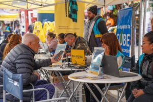 Trámites, salud y atención para mascotas llegan a cinco barrios porteños