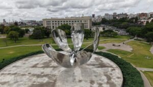 La Floralis vuelve a brillar con una jornada cultural