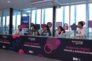 Chicos y especialistas ponen en debate el cuidado en los entornos digitales