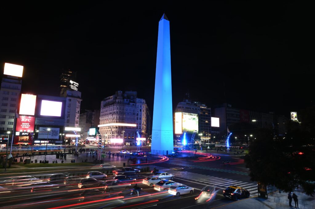 El Obelisco se iluminó de azul para visibilizar la lucha contra la trata