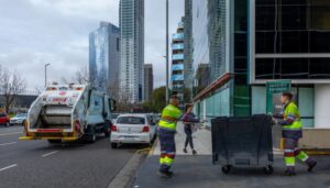 Puerto Madero cambia la forma de sacar la basura con retiro puerta a puerta