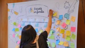 Familias y especialistas se reunieron en Parque Patricios para abordar los desafíos de la adolescencia