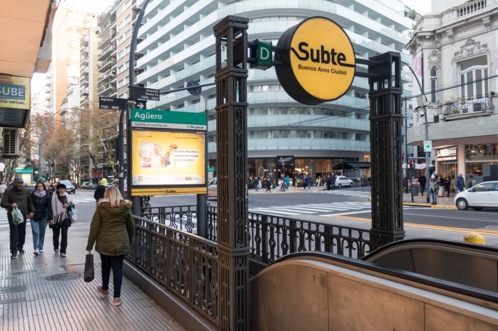La Línea D recupera una estación clave tras su puesta en valor