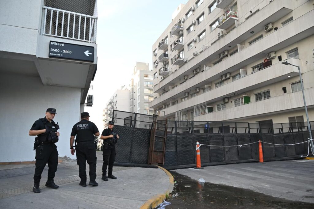 Evacuación y apuntalamiento tras el derrumbe en Estación Buenos Aires