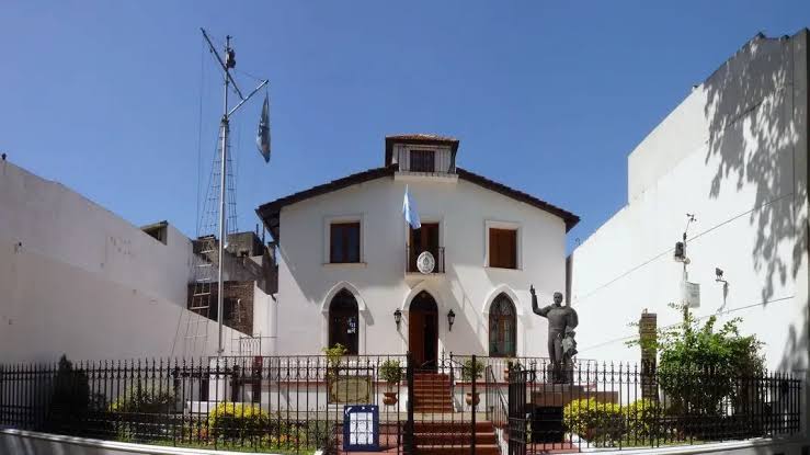 Tres museos y un pulso tanguero detrás de una fachada azul en Parque Patricios