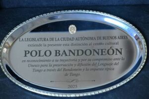 Un semillero de tango funciona en Pompeya con talleres de música y baile