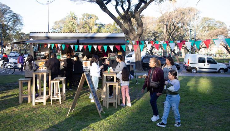 Un fin de semana de puestos y emprendimientos barriales en cinco plazas porteñas