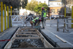La avenida Caseros inicia una renovación con nuevo boulevard, árboles y cruces peatonales