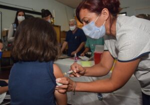 vacunación en escuelas para completar