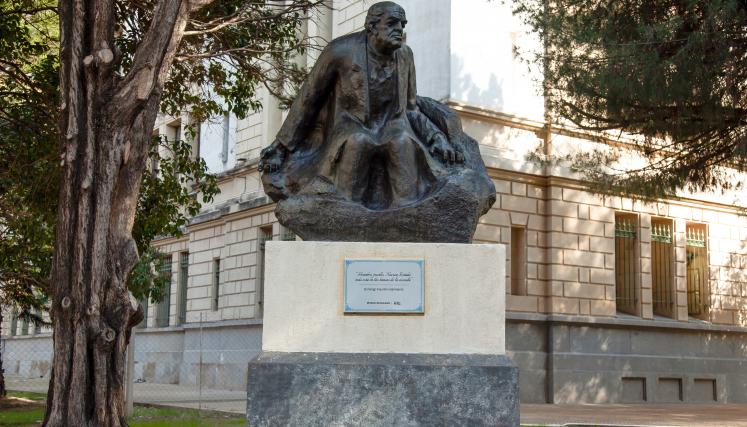 Bernasconi inauguró un parque de esculturas